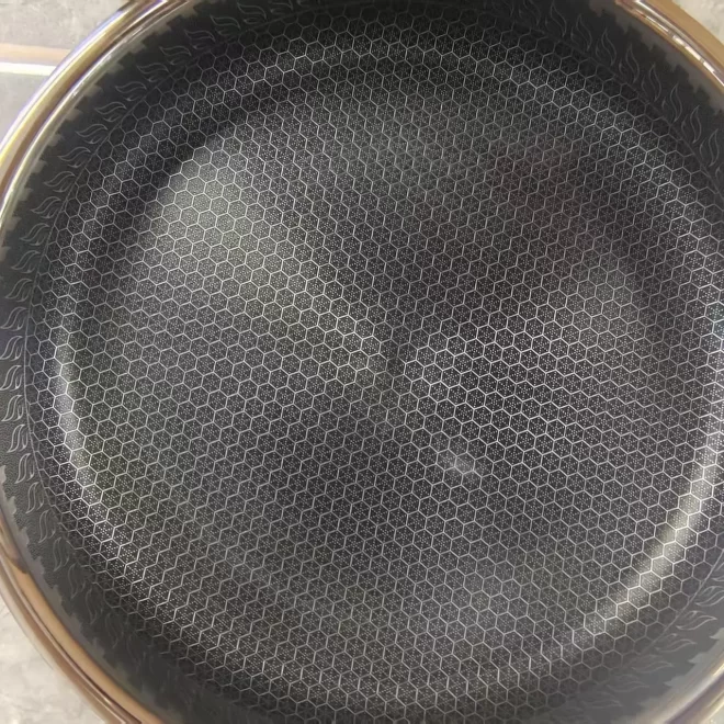 Physical image of the non-stick cooking pot (3)